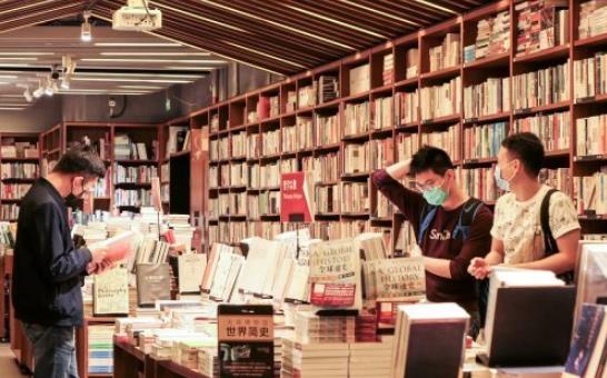 書(shū)店直播賣(mài)書(shū).jpg